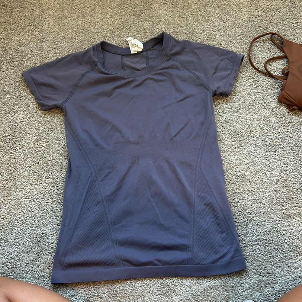 Athleta momentum tee